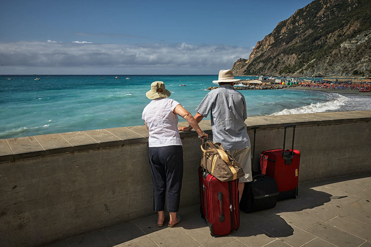Man and Woman Seeing Ocean - Banner2 - Easy Tourist Card